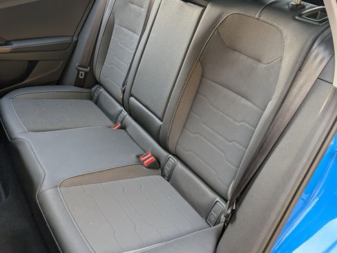 Used 2025 Volkswagen Taos SE image 18