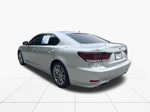 Used 2013 Lexus LS 460 L w/ Preferred Accessory Package RWD image 5