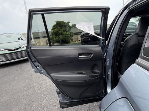 Used 2025 Toyota Corolla Cross AWD Hybrid image 19