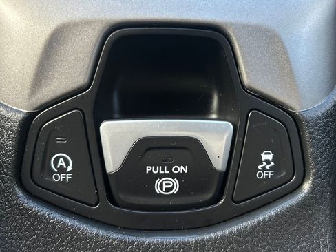 Used 2018 Jeep Compass Latitude w/ Cold Weather Group image 17