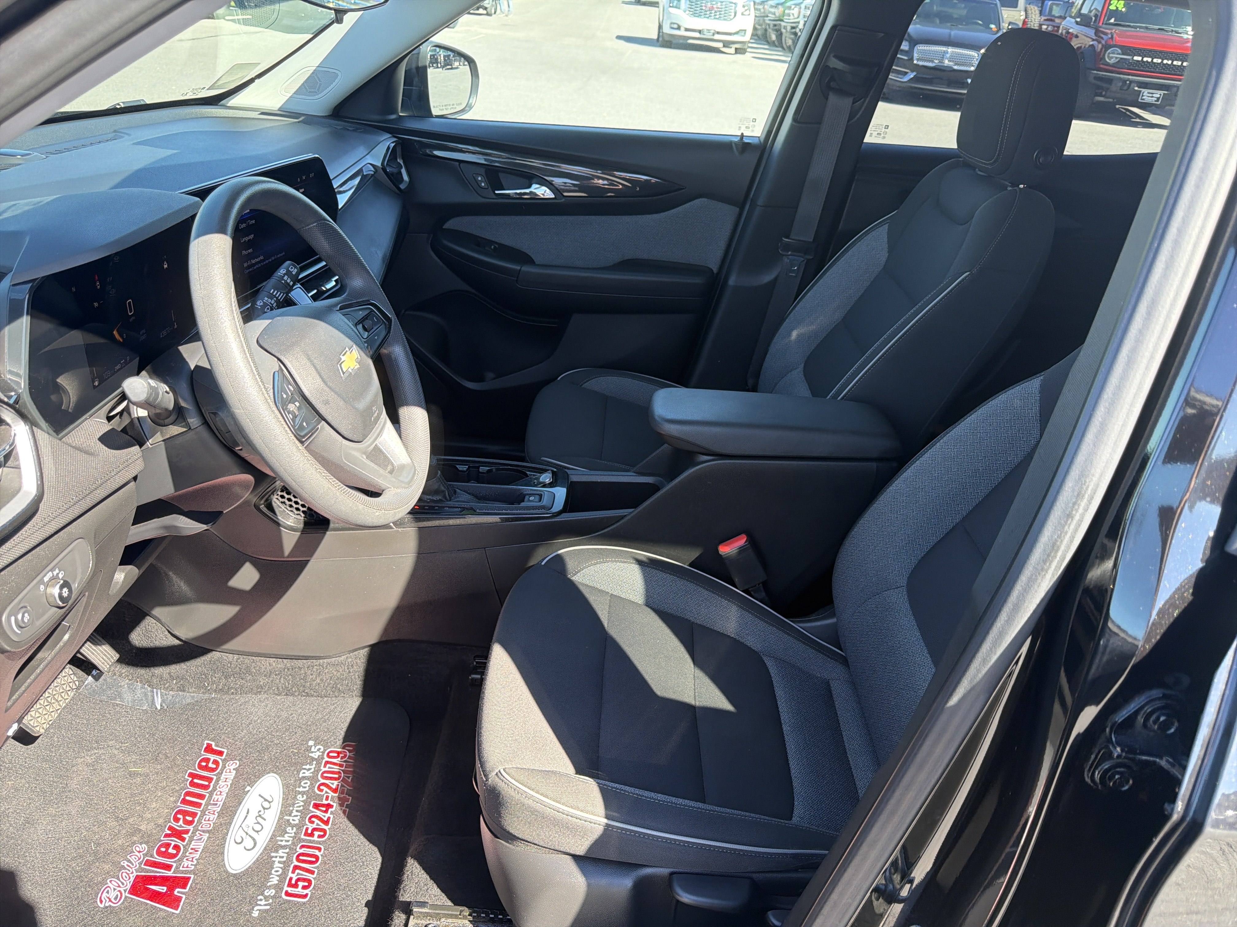 Used 2025 Chevrolet TrailBlazer LT AWD/4WD image 12