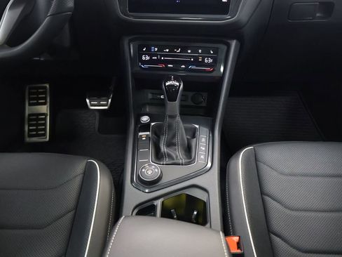 Used 2024 Volkswagen Tiguan SEL R-Line image 20
