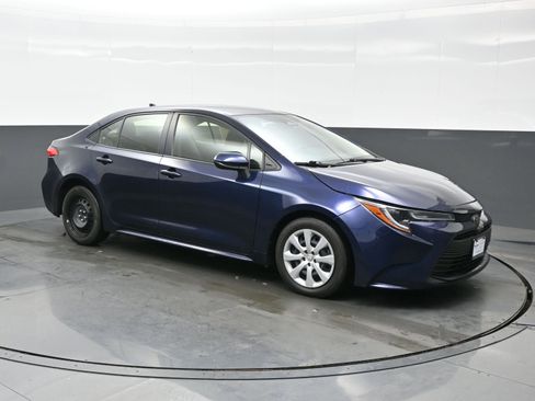 Used 2023 Toyota Corolla LE image 8
