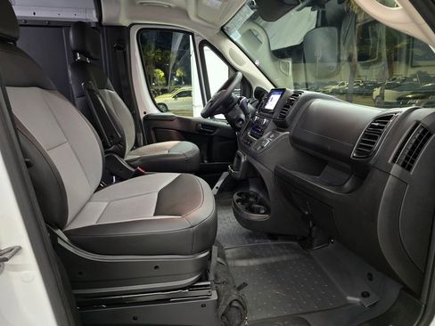Used 2025 RAM ProMaster 2500 w/ Convenience Group image 27