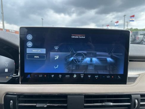 Used 2023 Lincoln Corsair AWD w/ Equipment Group 101A image 18