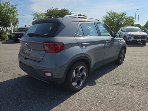 Used 2023 Hyundai Venue SEL FWD image 4