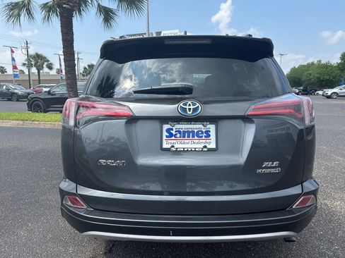 Used 2016 Toyota RAV4 XLE AWD/4WD image 4