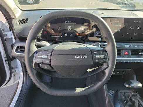 Used 2025 Kia K4 LXS image 22