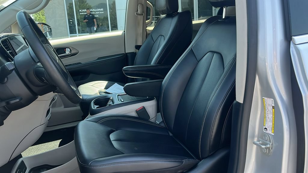 Used 2024 Chrysler Pacifica Touring-L FWD image 10
