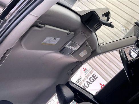 Used 2022 Mitsubishi Outlander SE FWD image 13