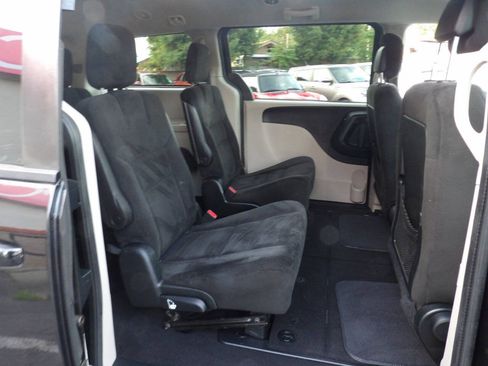 Used 2016 Dodge Grand Caravan SXT FWD image 7