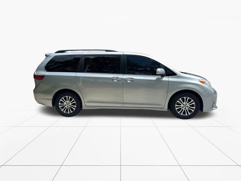 Used 2020 Toyota Sienna XLE FWD image 9