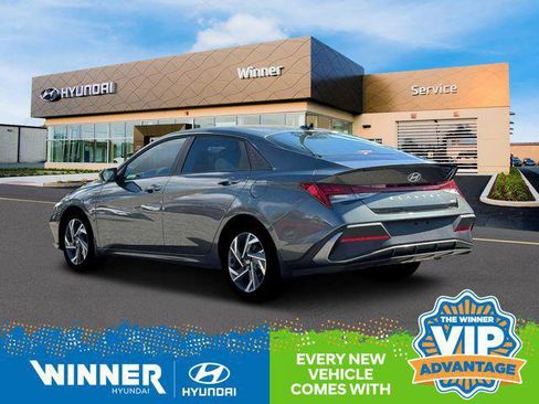 New 2025 Hyundai Elantra SEL image 6