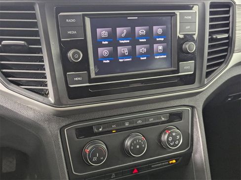 Used 2022 Volkswagen Atlas Cross Sport SE image 22