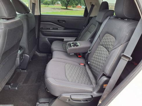 Used 2024 Nissan Pathfinder SV FWD image 28