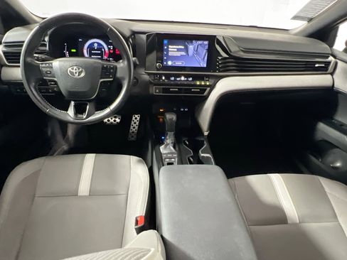 Used 2025 Toyota Camry SE w/ Convenience Package FWD image 28