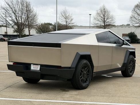 Used 2024 Tesla Cybertruck AWD Crew Cab image 4