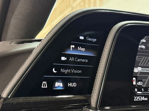 Certified 2024 Cadillac Escalade ESV V AWD/4WD image 33