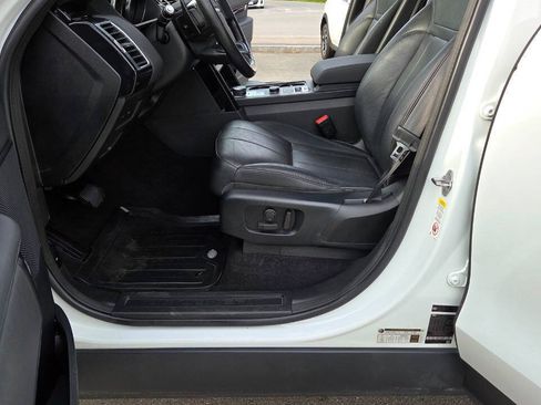 Used 2019 Land Rover Discovery SE AWD/4WD image 25