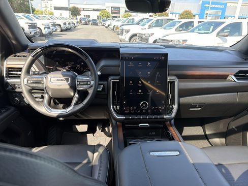 Used 2025 GMC Yukon XL Denali w/ Denali Reserve Package AWD/4WD image 29