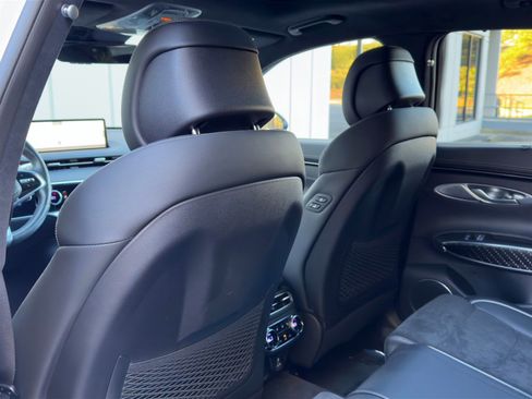 Used 2022 Genesis GV70 3.5T Sport w/ Sport Prestige Package image 39