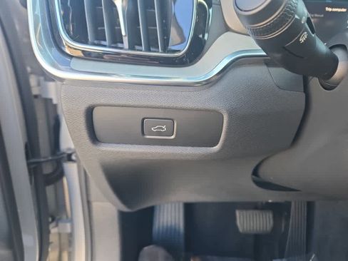 Used 2025 Volvo V60 B5 Cross Country Ultra w/ Climate Package image 14