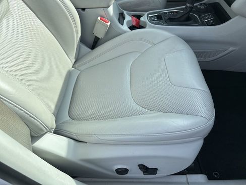 Used 2021 Jeep Cherokee Latitude Lux w/ Comfort/Convenience Group image 37