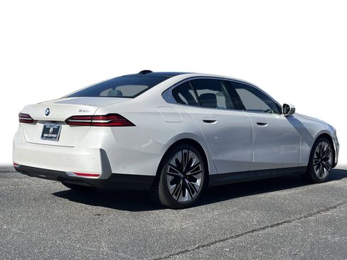 Certified 2025 BMW 530i 530i w/ Premium Package image 29