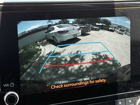 Used 2023 Toyota Highlander XLE FWD image 18