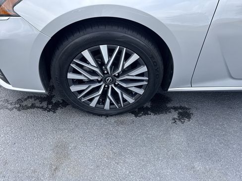 Used 2024 Nissan Altima 2.5 SV image 9