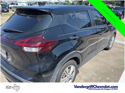 Used 2022 Nissan Kicks S FWD image 4