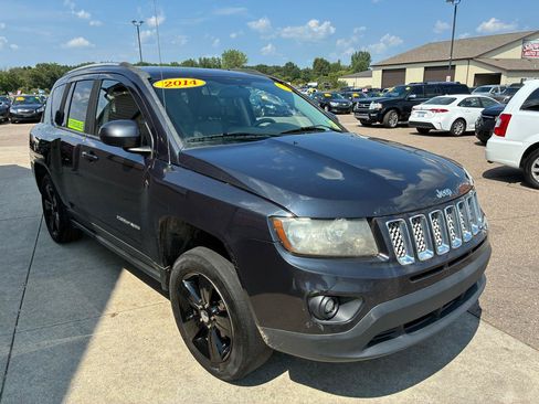 Used 2014 Jeep Compass FWD image 3