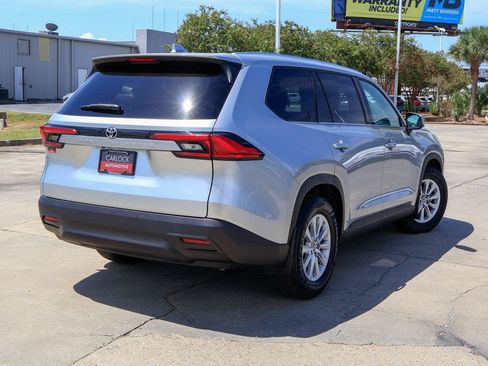 Used 2024 Toyota Grand Highlander FWD image 3