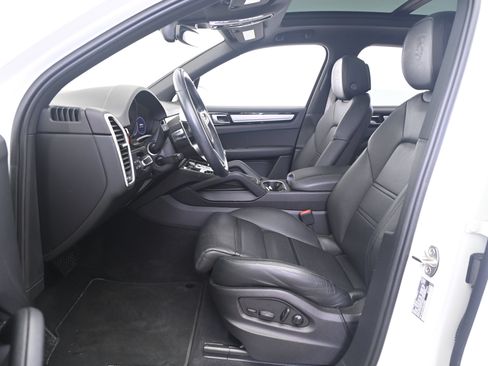 Certified 2023 Porsche Cayenne AWD/4WD image 29