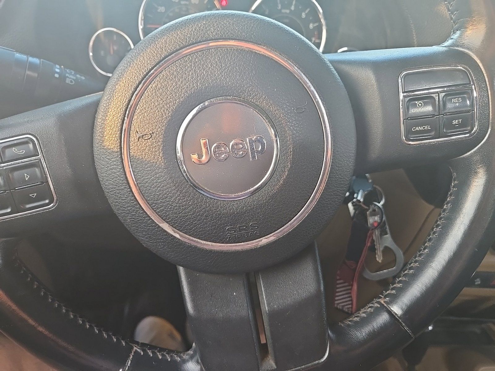 Used 2015 Jeep Wrangler Unlimited Rubicon w/ Connectivity Group AWD/4WD image 16