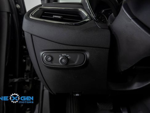 Used 2023 Chevrolet Equinox RS FWD image 13