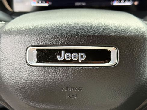 Used 2024 Jeep Grand Cherokee Laredo AWD/4WD image 24