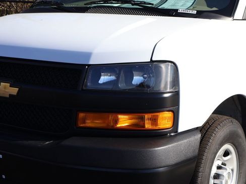 Used 2022 Chevrolet Express 3500 w/ Driver Convenience Package image 3