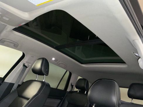 Used 2022 Volkswagen Atlas SEL R-Line image 4