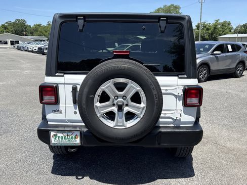 Used 2019 Jeep Wrangler Sport AWD/4WD image 4