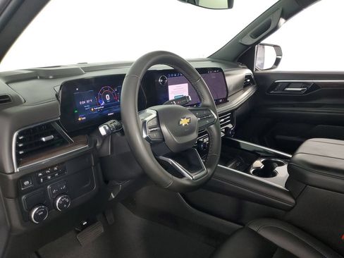 Used 2025 Chevrolet Suburban LT RWD image 10
