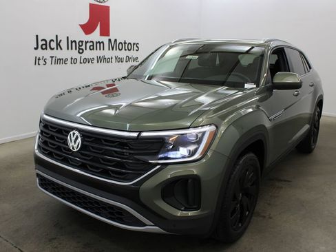 New 2026 Volkswagen Atlas Cross Sport SE FWD image 2
