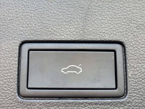Certified 2024 Volkswagen Atlas Cross Sport SE AWD/4WD image 16
