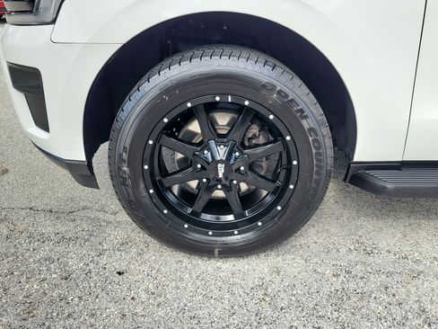Certified 2024 Ford Expedition Max XLT RWD image 5
