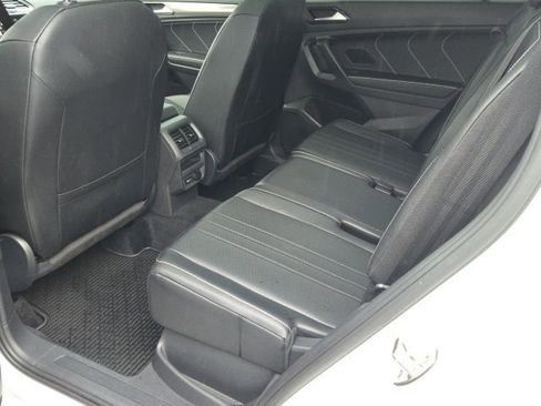 Used 2024 Volkswagen Tiguan SE image 11