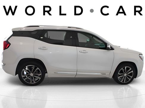 Used 2020 GMC Terrain Denali w/ Denali Premium Package FWD image 2