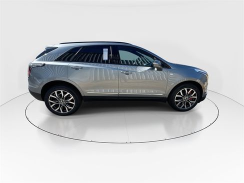 Used 2025 Cadillac XT5 Sportv w/ LPO, Floor Liner Package image 9