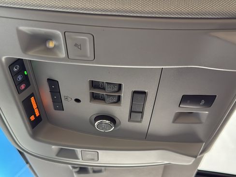 Used 2018 Cadillac Escalade Luxury image 27