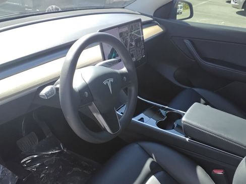 Used 2021 Tesla Model Y Long Range image 15