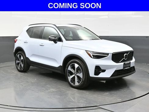 Used 2026 Volvo XC40 B5 Plus AWD/4WD image 1